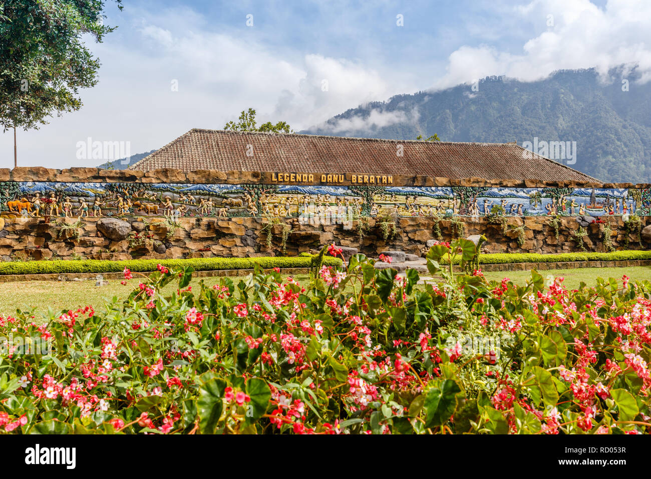 Fresque de la légende du Lac Beratan au temple hindou balinais Pura Ulun Danu Beratan, Tabanan, Bali, Indonésie Banque D'Images