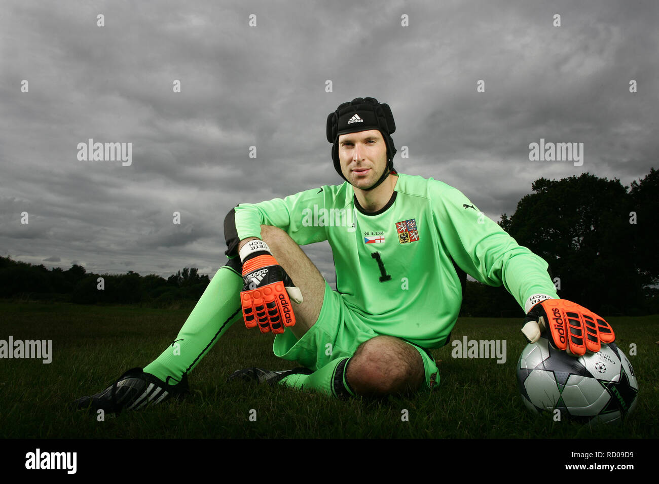 + + +PHOTO + + +gardien tchèque Petr Cech (Arsenal), 36 ans, a décidé de mettre fin à sa carrière. 'C'est ma 20e saison à titre de joueur professionnel et il a été Banque D'Images