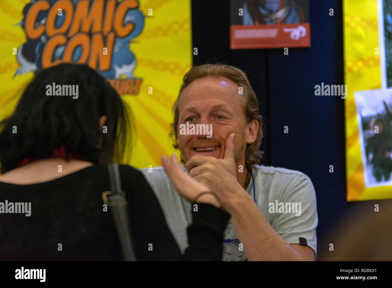 Francfort, Allemagne - le 6 mai 2018 : Jerome Flynn (*1963, acteur, Bronn en jeu des trônes, Soldat Soldat, Ripper Street) est heureux de rencontrer des supporters à Comic Con Allemand Francfort, à deux jours de la convention du ventilateur Banque D'Images