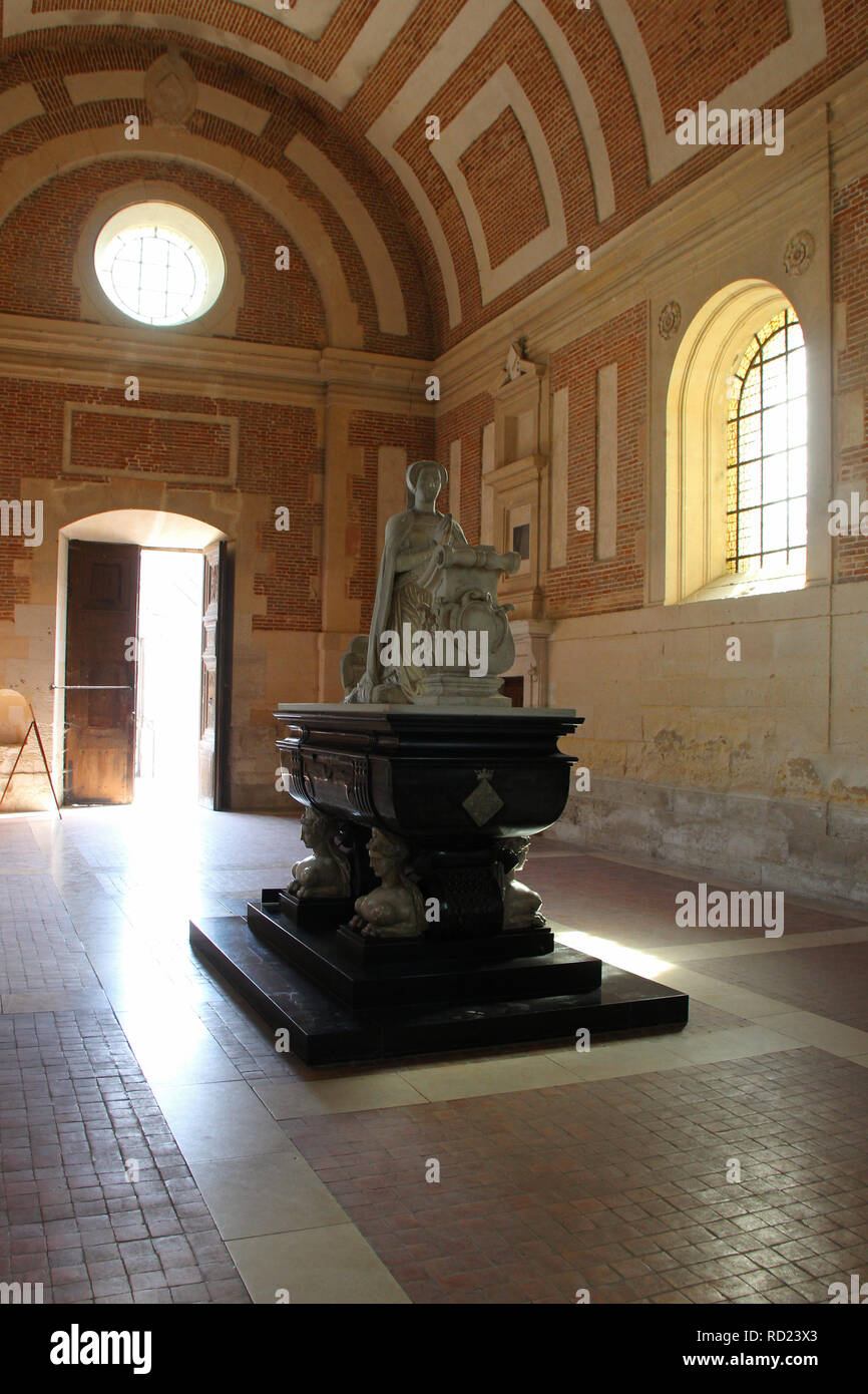 La tombe de Diane de Poitiers dans une chapelle funéraire à Anet (France). Banque D'Images