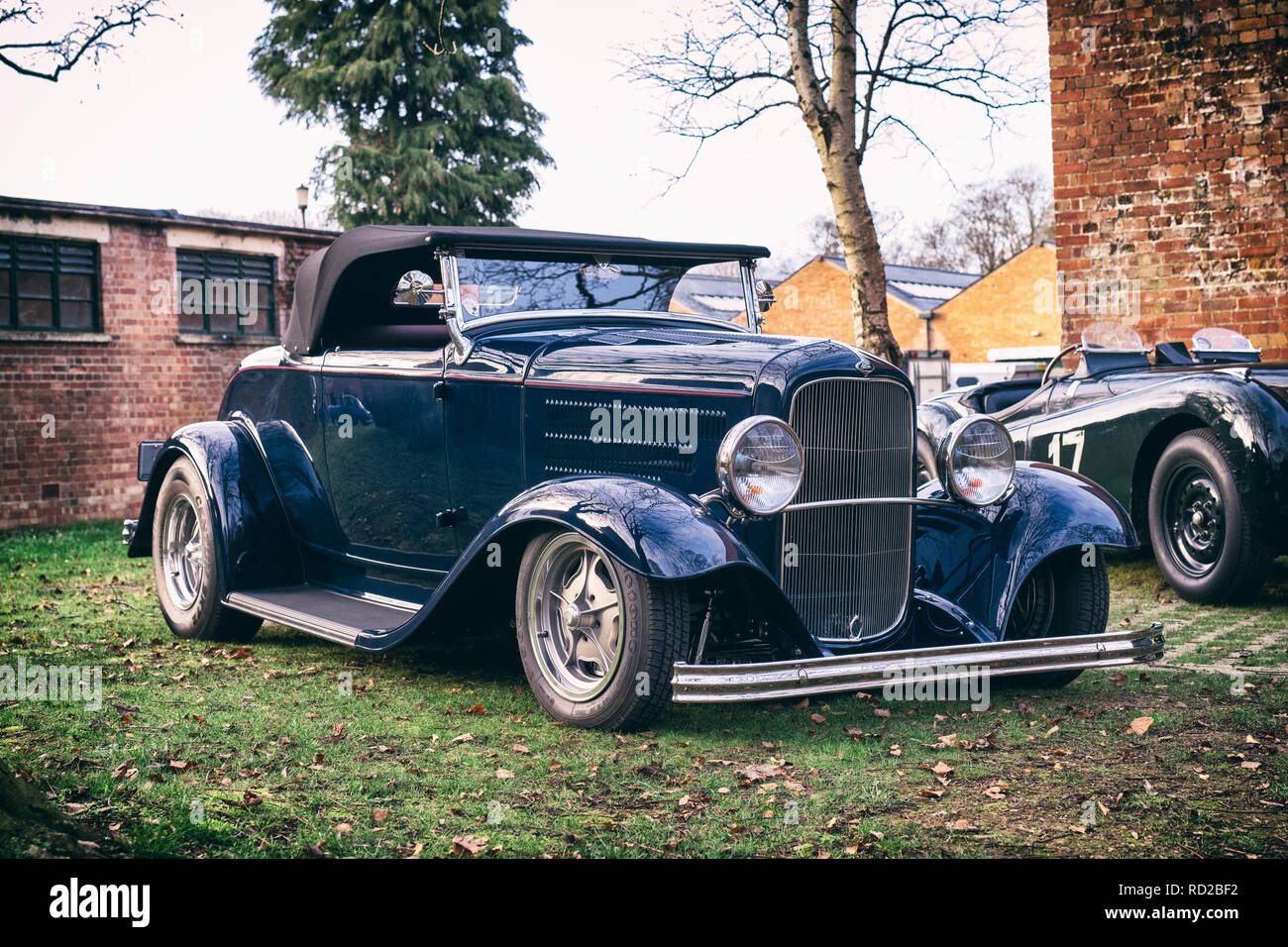 1932 Ford custom convertible voiture à Bicester Heritage Centre. L'Oxfordshire, Angleterre. Vintage filtre appliqué Banque D'Images