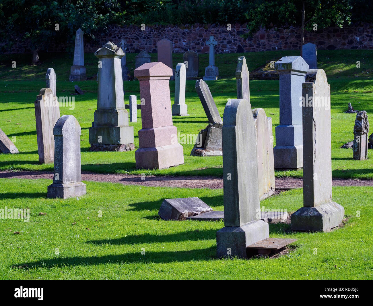 Pierres tombales anciennes dans le cimetière, à North Berwick, Ecosse Banque D'Images