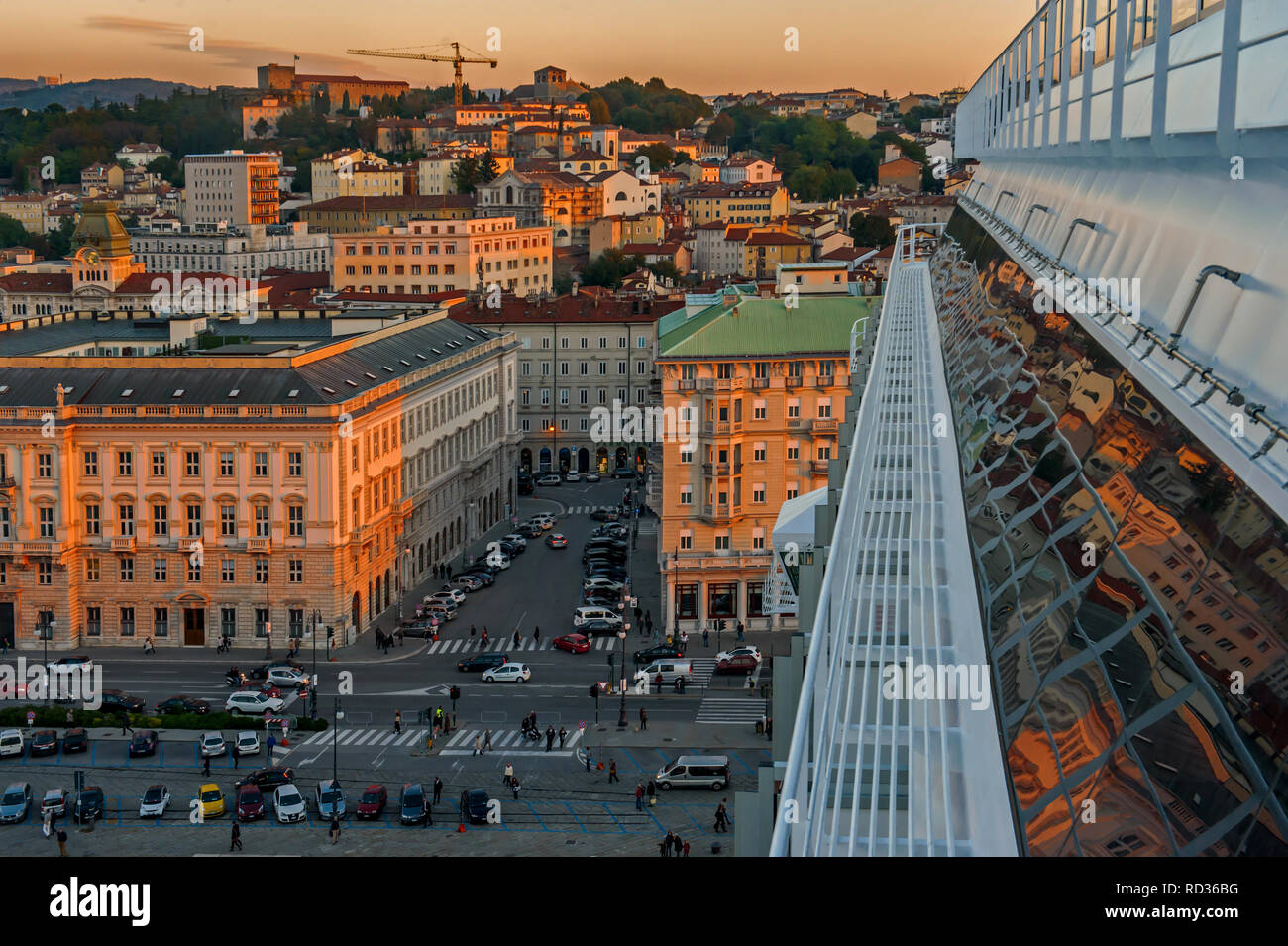 Triest Italie Ville Port Panorama Coucher du Soleil Banque D'Images