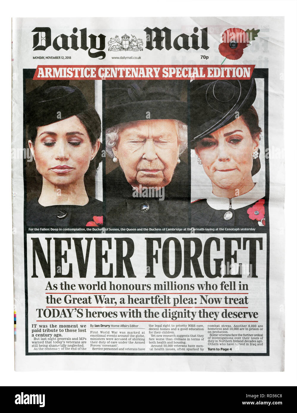 La première page du Daily Mail du 12 novembre avec le titre ne jamais oublier, à propos de la célébration de 100 ans après l'armistice Banque D'Images