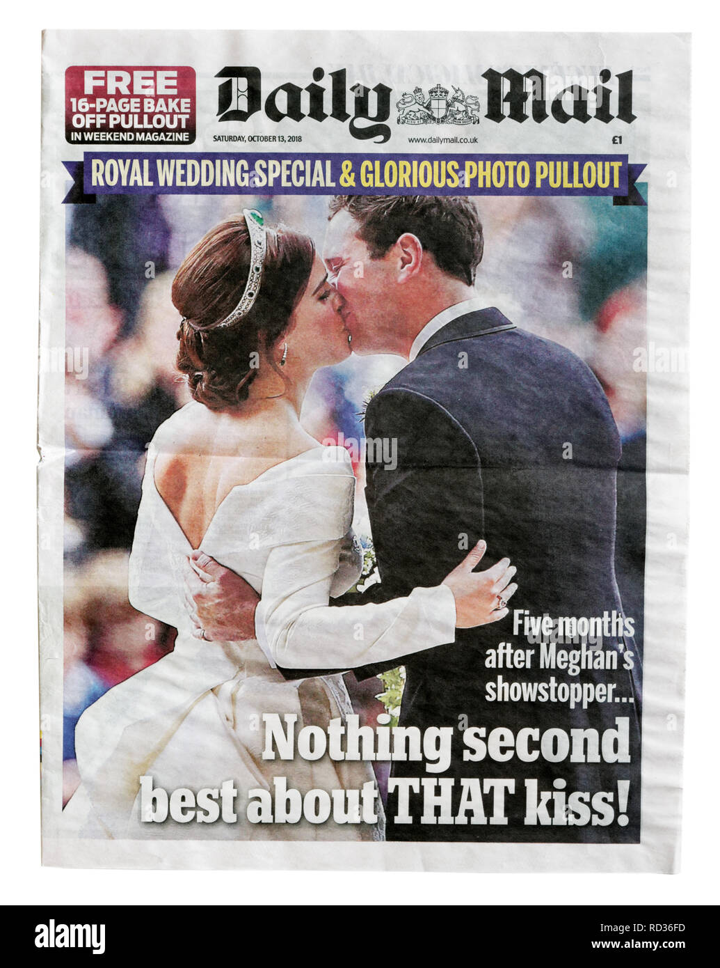 La première page du Daily Mail du 13 octobre 2018 avec une photo de la princesse Eugénie et Jack Brooksbank baisers à leur mariage Banque D'Images