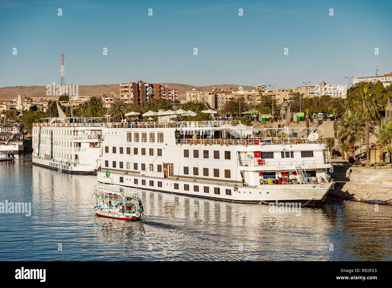 Bateau de Croisière du Nil à Louxor Egypte Banque D'Images