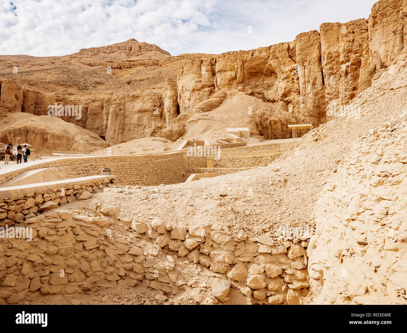 Vallée des Rois, avec ses tombeaux des pharaons est l'une des attractions touristiques les plus visitées en Egypte Banque D'Images