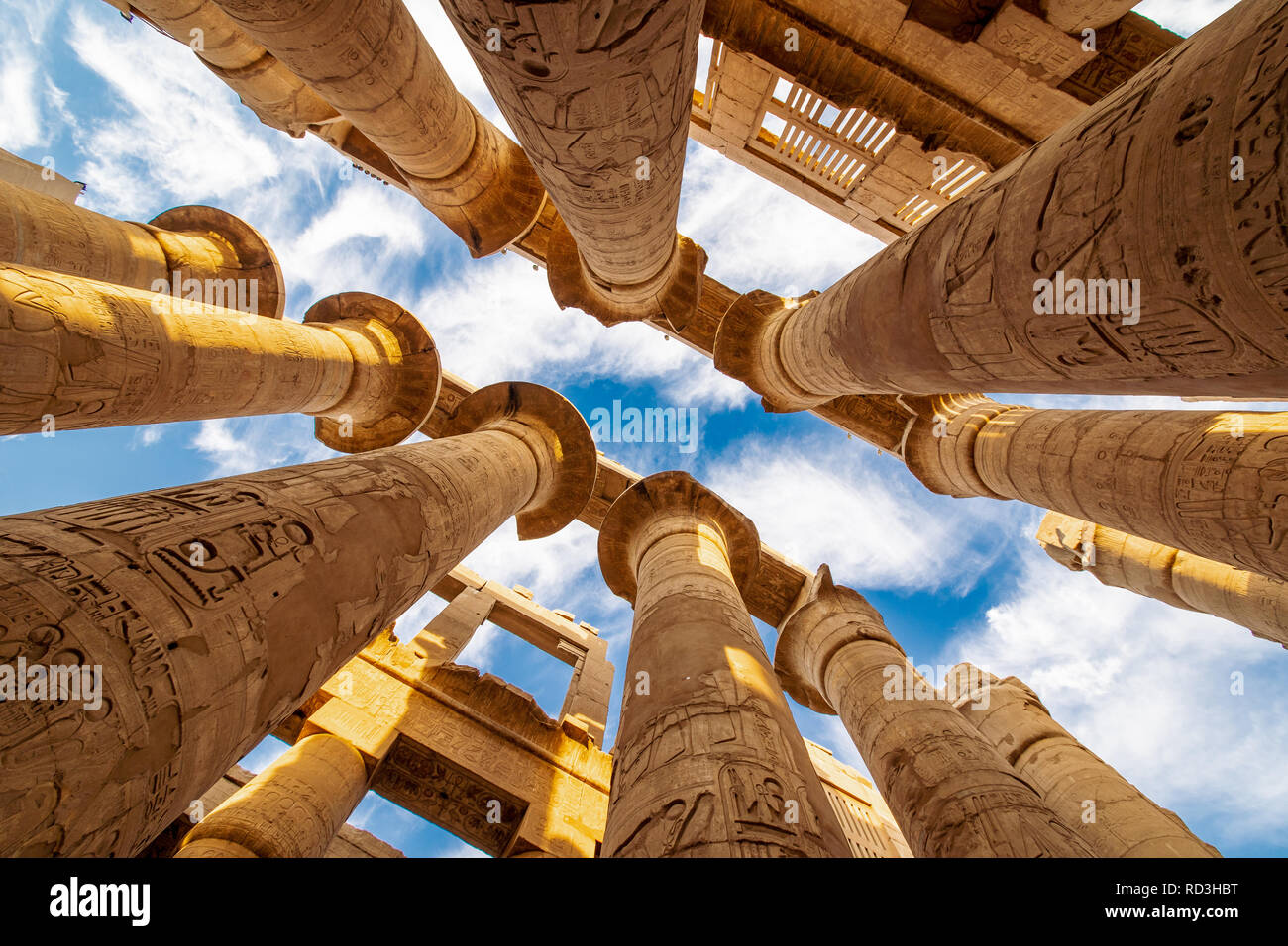 Salle hypostyle de Karnak colonnes dans le temple de Louxor Thèbes Banque D'Images
