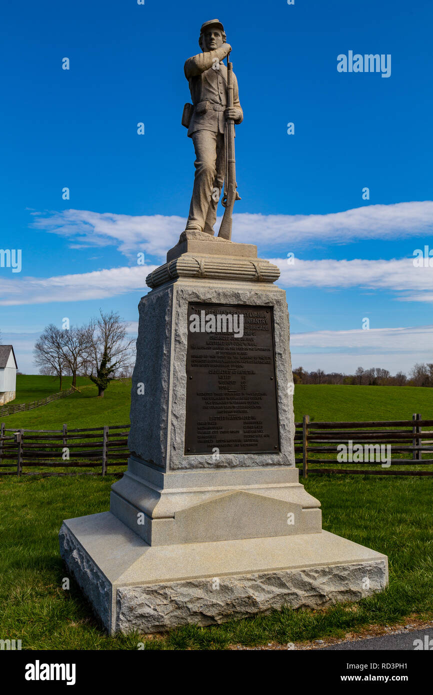 Sharpsburg, MD, USA - 10 Avril 2016 : un monument du 7e Régiment d'infanterie des volontaires de réserve Pennsylvanie sur le champ de bataille d'Antietam. Banque D'Images