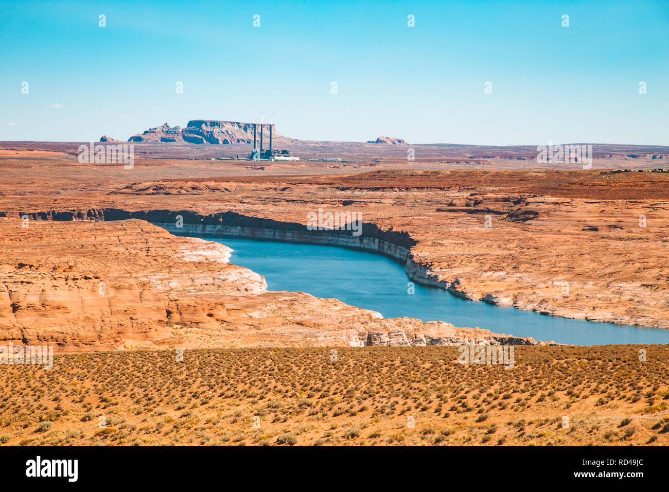 Vue panoramique du célèbre Lac Powell à Glen Canyon National Recreation Area sur une belle journée ensoleillée, Arizona, USA Banque D'Images