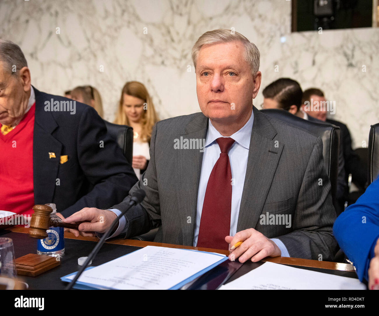 Washington, États-Unis d'Amérique. 15 Jan, 2019. États-unis le sénateur Lindsey Graham (républicain de Caroline du Sud), Président, la Commission Judiciaire du Sénat américain, appelle la William P. Barr audience de confirmation pour être Procureur général des États-Unis de l'ordre sur la colline du Capitole à Washington, DC le mardi 15 janvier, 2019. C'est Graham's première audition comme président du comité. Credit : Ron Sachs/CNP (restriction : NO New York ou le New Jersey Journaux ou journaux dans un rayon de 75 km de la ville de New York) | Conditions de crédit dans le monde entier : dpa/Alamy Live News Banque D'Images