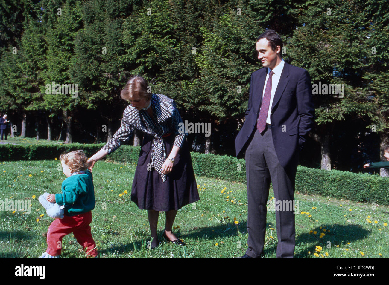 Astrid Prinzessin von Habsburg-Lothringen mit Ehemann von Habsburg-Lothringen, geb. von Belgien, mit den Kindern Joachim, Maria Laura und Luisa Maria à Bruxelles, 2000. La Princesse Astrid von Habsburg Lothringen, née de la Belgique avec son mari von Habsburg Lothringen et les enfants Joachim, Maria Laura et Luisa Maria à Bruxelles, 2000. Banque D'Images