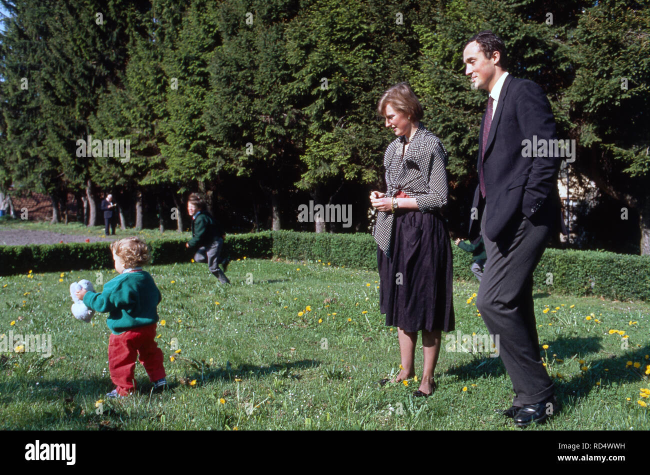 Astrid Prinzessin von Habsburg-Lothringen mit Ehemann von Habsburg-Lothringen, geb. von Belgien, mit den Kindern Joachim, Maria Laura und Luisa Maria à Bruxelles, 2000. La Princesse Astrid von Habsburg Lothringen, née de la Belgique avec son mari von Habsburg Lothringen et les enfants Joachim, Maria Laura et Luisa Maria à Bruxelles, 2000. Banque D'Images