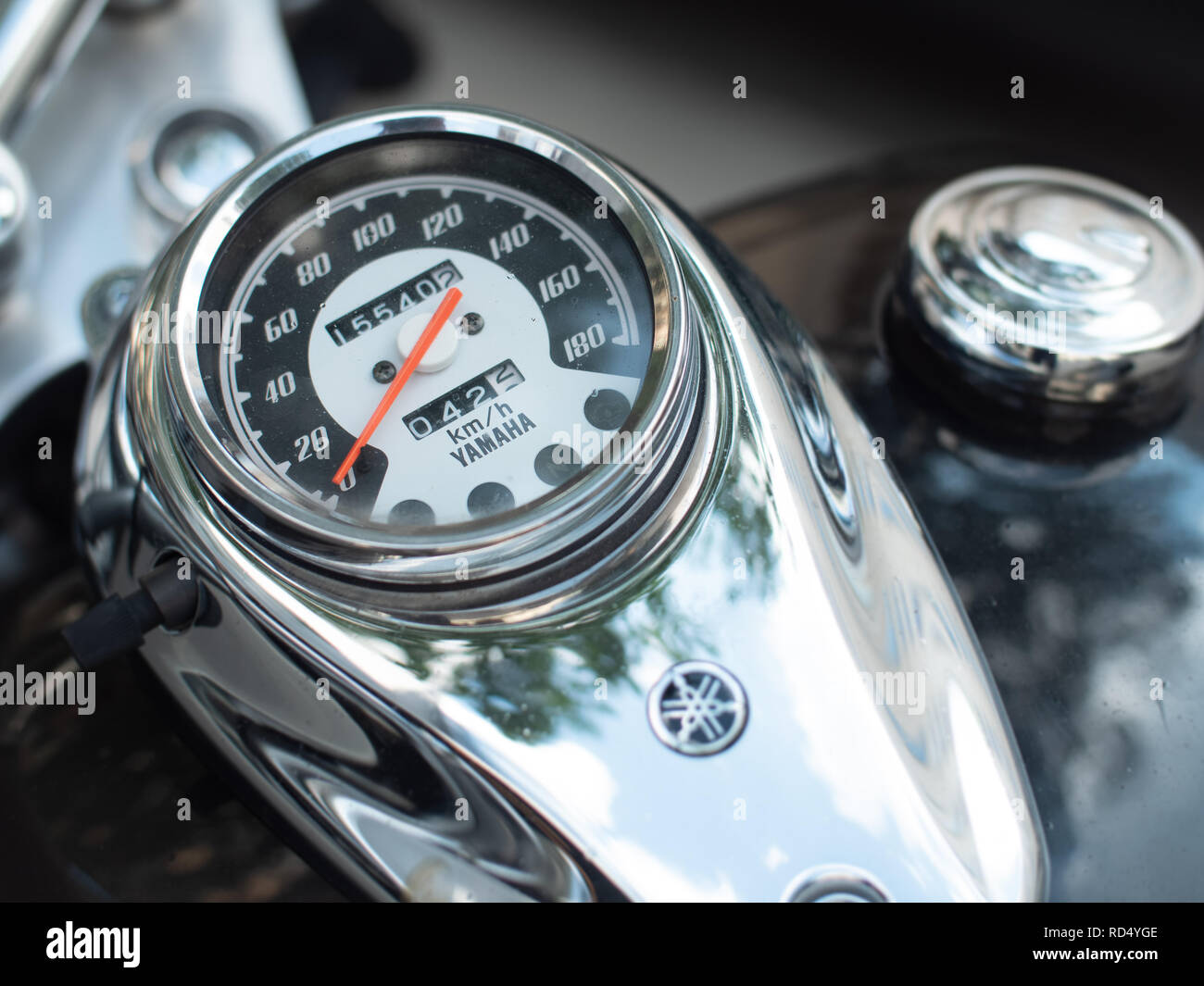 BERLIN, ALLEMAGNE - Juillet 2018 : l'indicateur de vitesse d'une moto Yamaha avec chrome réfléchissant Banque D'Images