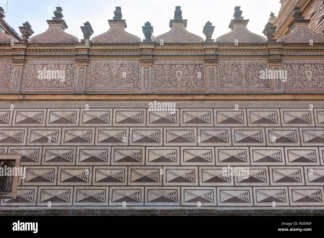 Détail architectural de la palais Schwarzenberg sgraffites mur décoré avec le travail. Banque D'Images