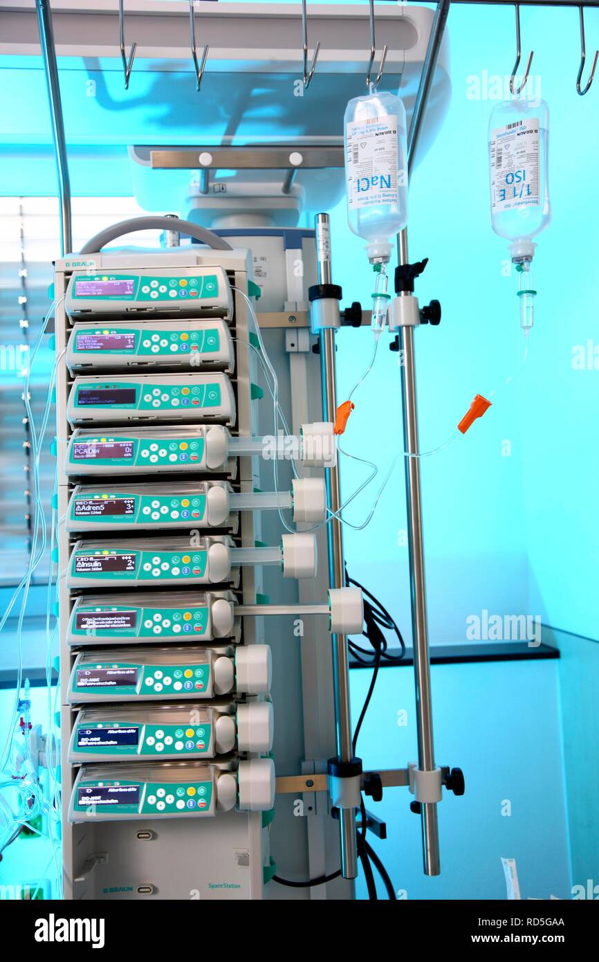 Les appareils médicaux pour les traitements médicaux et la respiration artificielle du patient, la surveillance automatique des fonctions vitales Banque D'Images