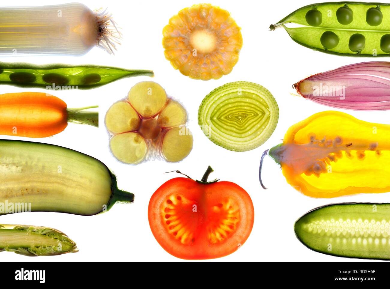 Divers légumes frais, les coupes transversales et des tranches Banque D'Images