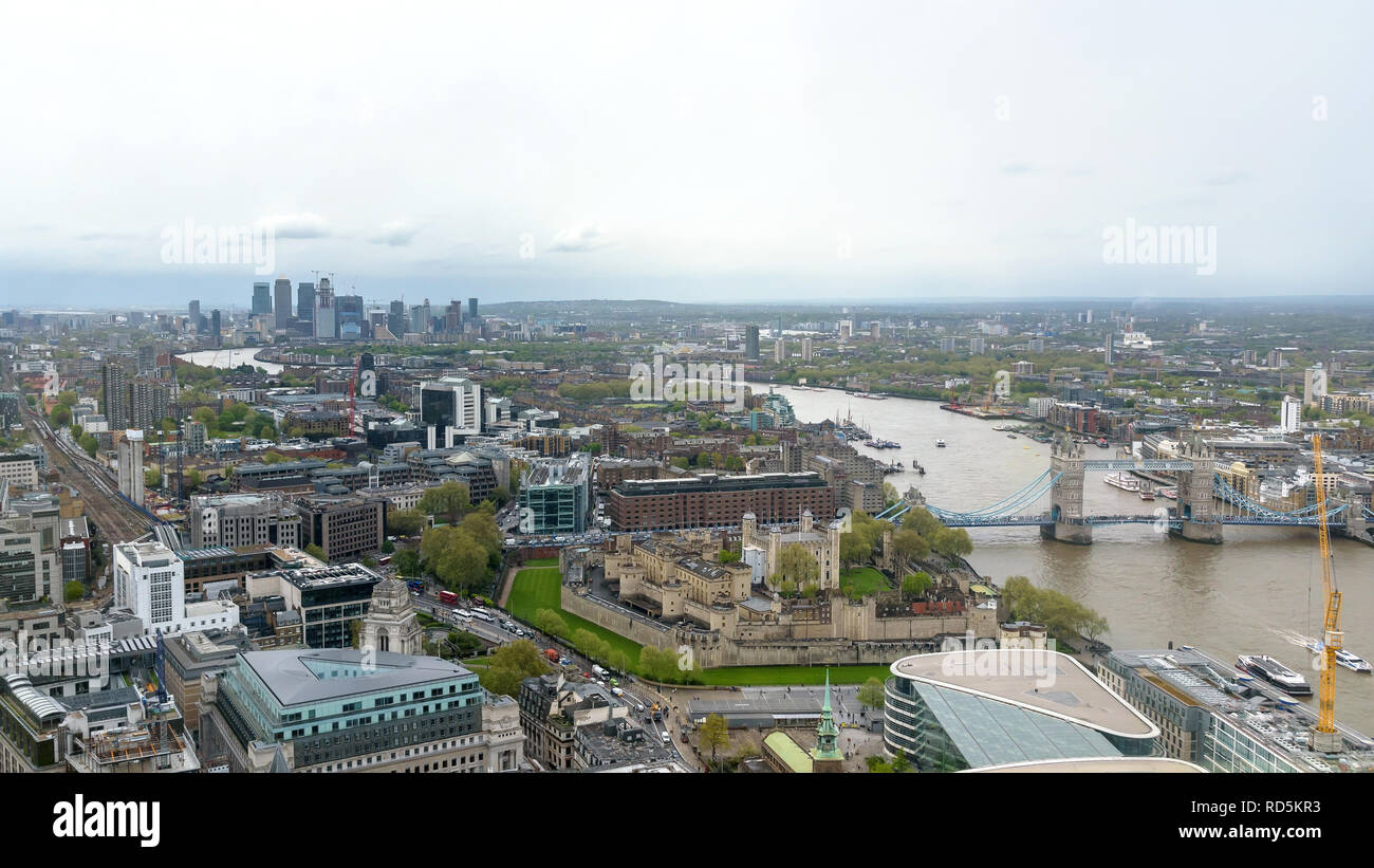 L'horizon de l'Est de Londres avec des gratte-ciel dans les Docklands Banque D'Images
