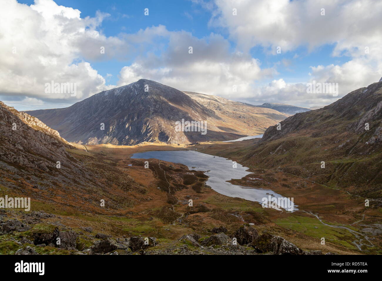 Vue de Pen An Wen Ole, prises d'en haut Llyn Idwal, Parc National de Snowdonia Banque D'Images