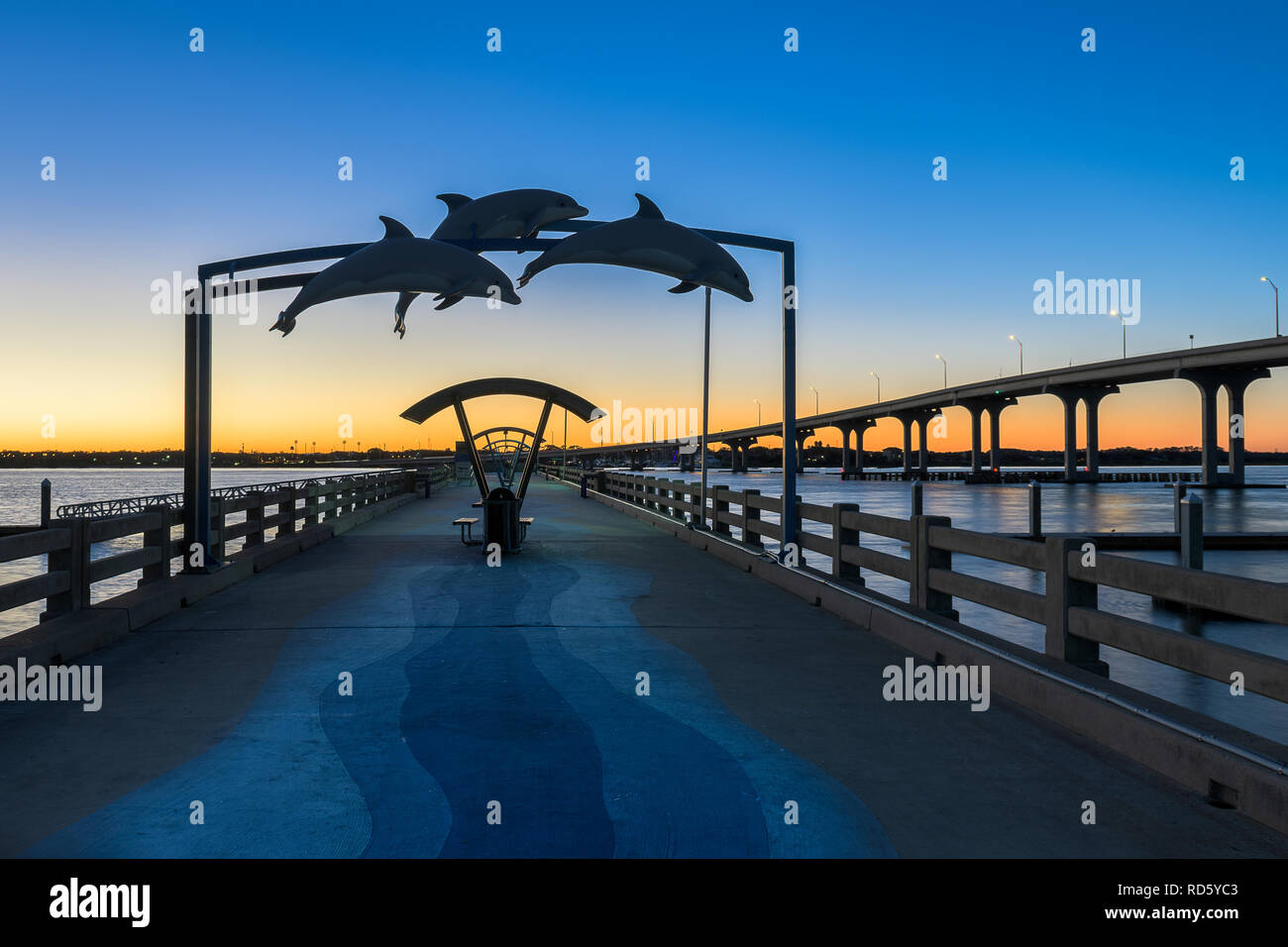 Vilano beach Fishing Pier au crépuscule à Saint Augustine, Floride Banque D'Images