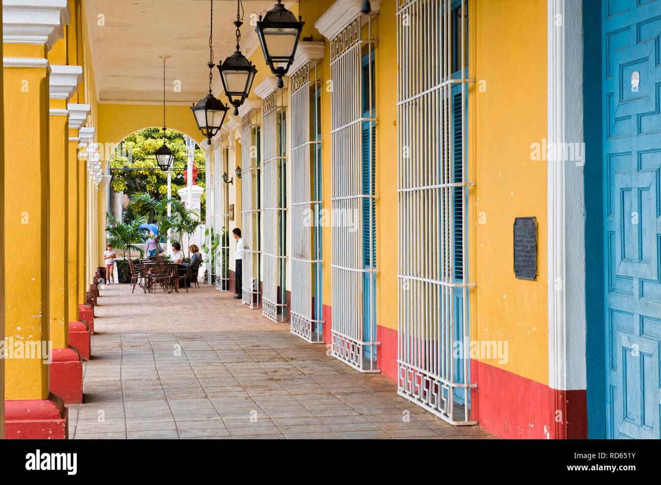 Maisons coloniales, colonnes, Remedios, Santa Clara, Cuba, l'Amérique centrale Banque D'Images