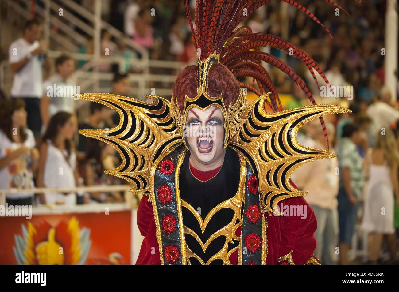 Danseuse au Carnaval de Buenos Aires, province d'Entre Ríos, en Argentine, en Amérique latine Banque D'Images