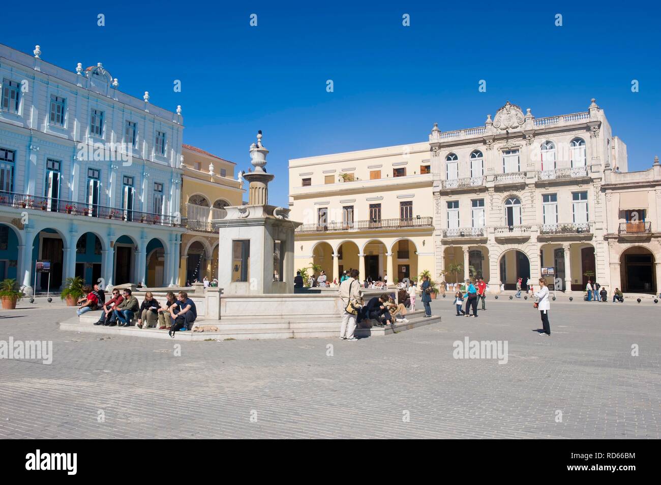 Plaza Vieja, maisons coloniales, La Vieille Havane, patrimoine mondial de l'UNESCO, Cuba Banque D'Images