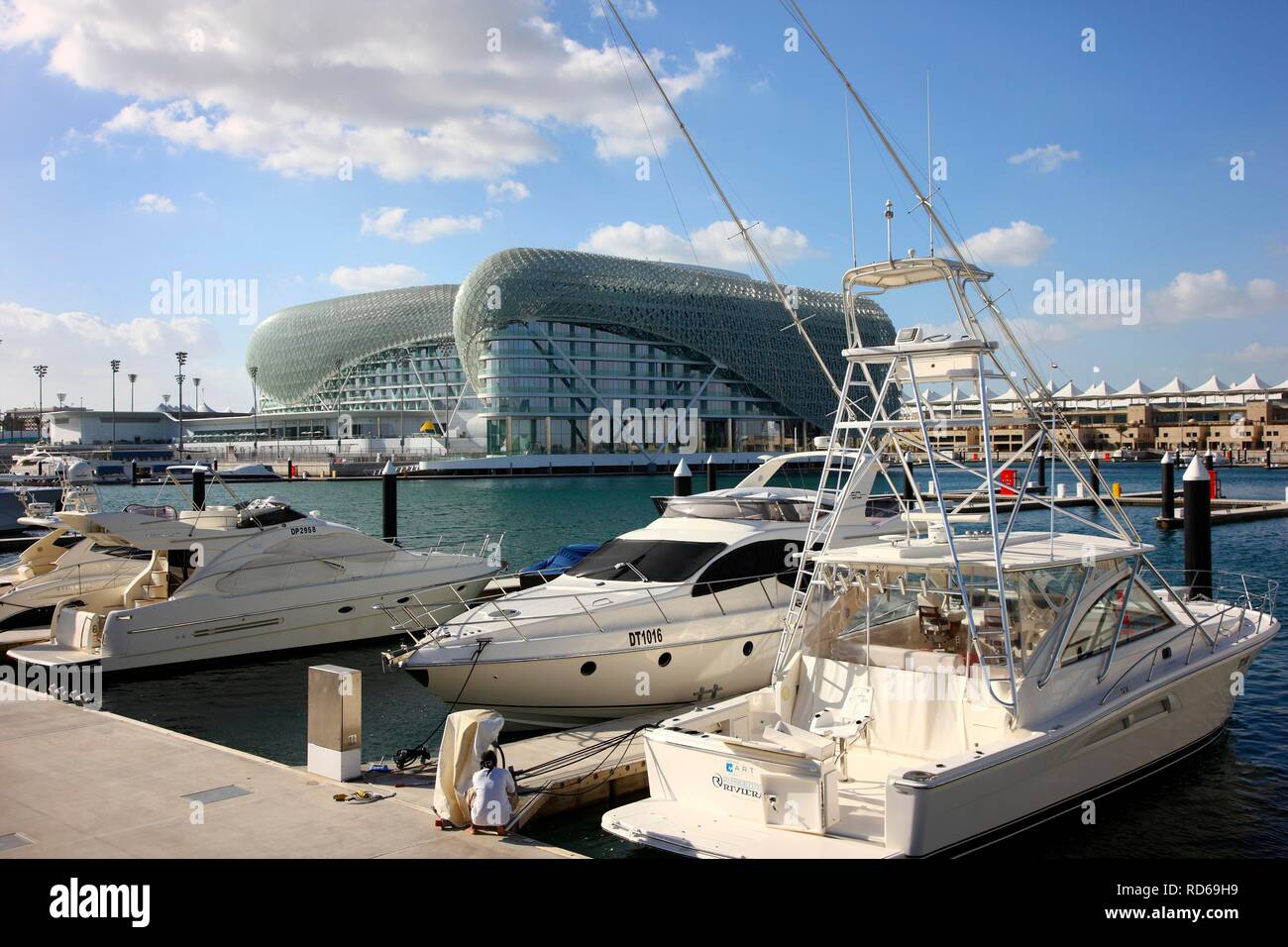 Sur l'île de Yas Yas Hotel, hôtel de luxe futuriste au milieu de la piste de course de Formule 1 d'Abu Dhabi, Émirats Arabes Unis Banque D'Images