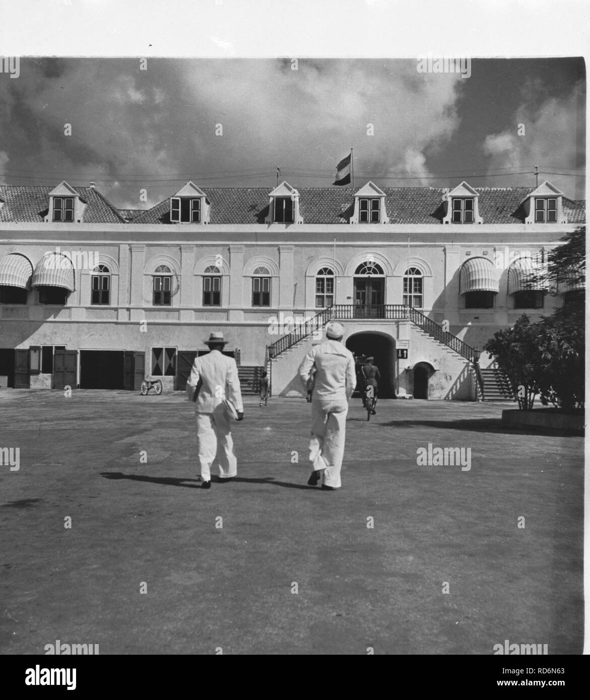L'Américain sur son chemin à Government House à Willemstad. Curaçao. Bestanddeelnr Amerikaa, 935-1411. Banque D'Images