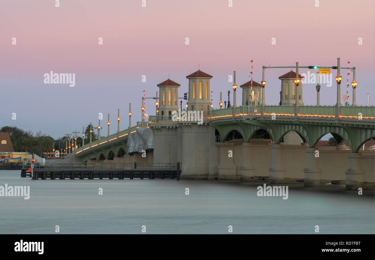 Pont des Lions au crépuscule à Saint Augustine, Floride Banque D'Images