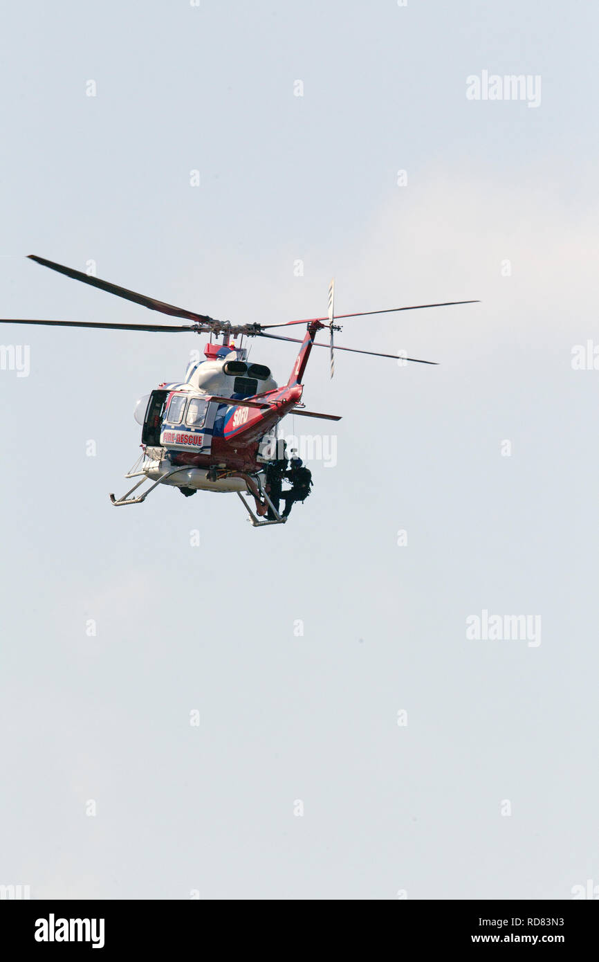 L'air en hélicoptère de sauvetage et d'incendie Banque D'Images