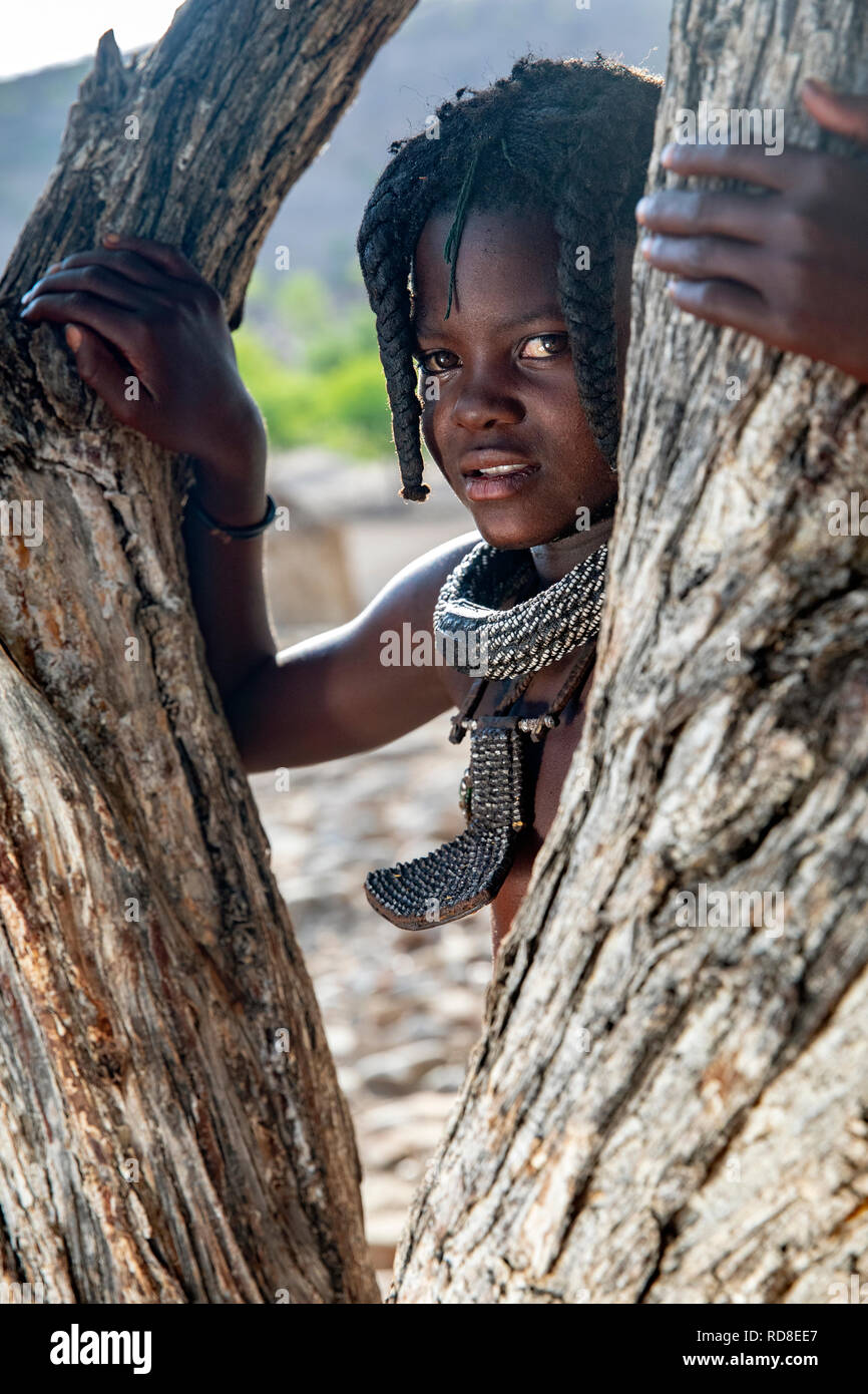 Portrait d'une jeune fille Himba - Damaraland, Namibie, Afrique Banque D'Images