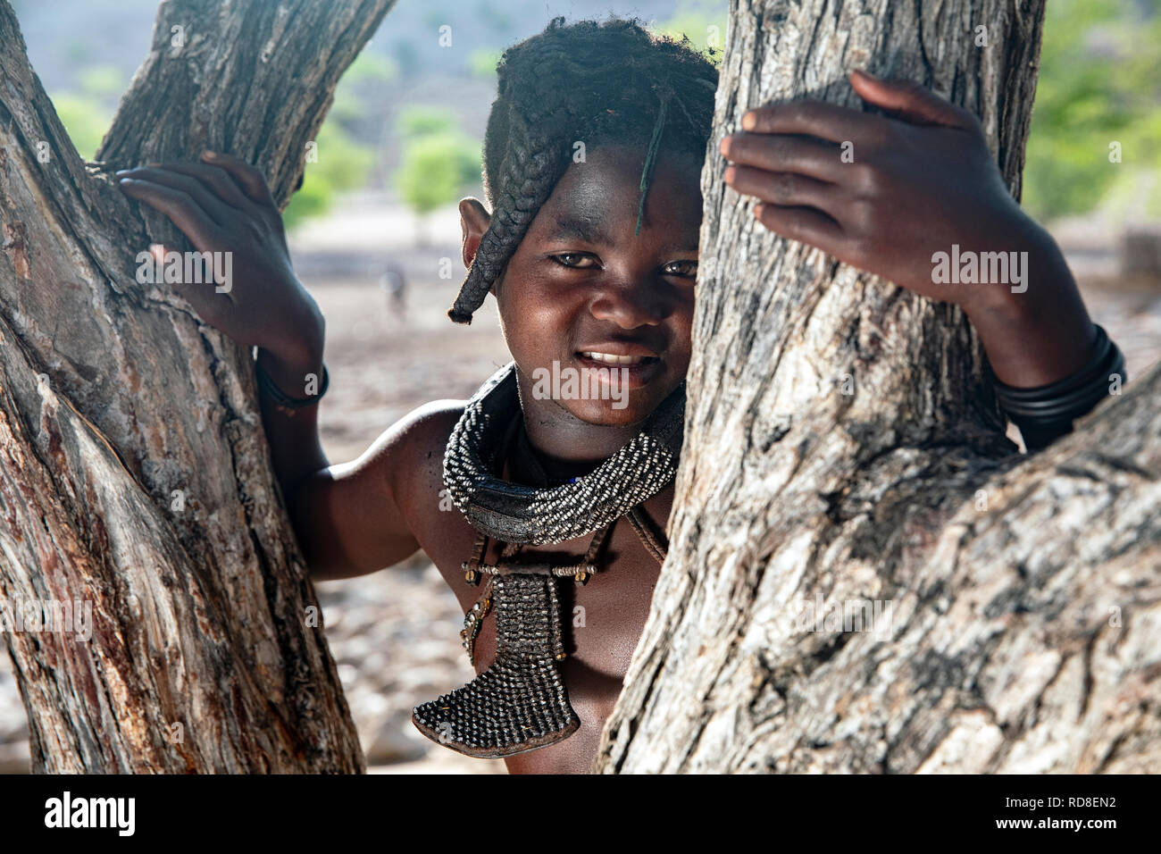 Portrait d'une jeune fille Himba - Damaraland, Namibie, Afrique Banque D'Images