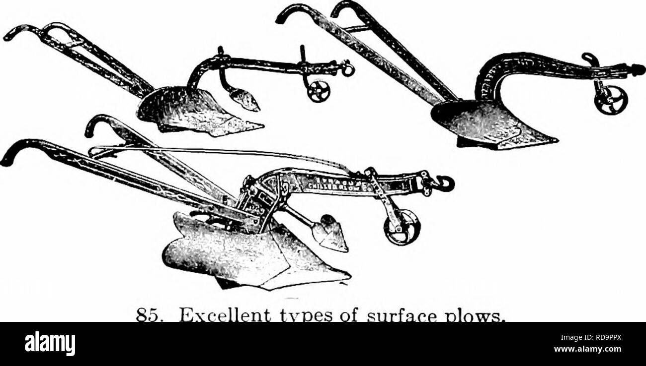 . Manuel de jardinage ; un guide pratique à l'établissement d'accueil et de la culture des fleurs, des fruits et des légumes pour une utilisation à domicile. Le jardinage. 94 Manuel de jardinage par le caractère des terres et les fins pour lesquelles ils sont montés. Des terrains qui sont durs et de mottes peuvent être réduits par l'utilisation du disque ou Acme herses, illustré en Fig. 86 ; mais. Excellente surface types de charrues. ceux qui sont friables et moelleux n'a pas besoin de ces outils lourds et vigoureux. Sur ces terres plus moelleux, le ressort-dent. Veuillez noter que ces images sont extraites de la page numérisée des images qui peuvent avoir été di Banque D'Images