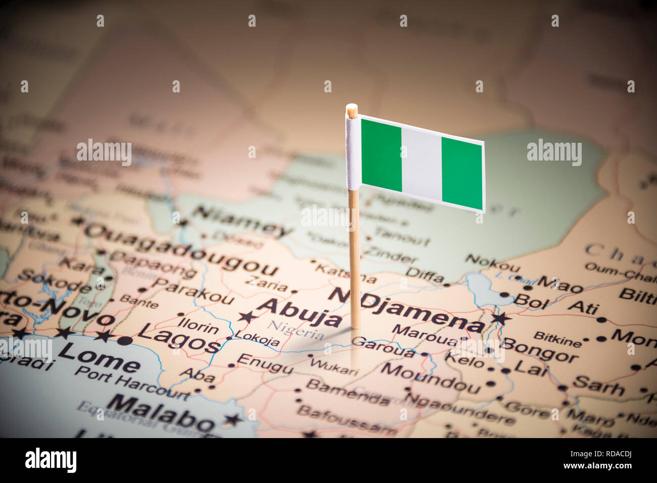 Nigéria marqués d'un drapeau sur la carte Banque D'Images