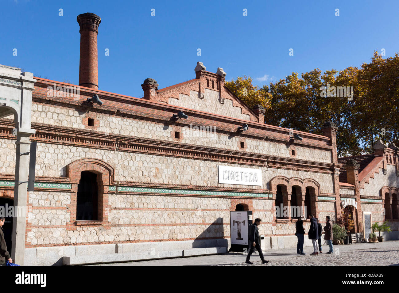 Madrid, Espagne - 23 novembre 2018 : Matadero Madrid, centre culturel, Cineteca Pavilion, quartier Arganzuela. L'architecture industrielle de Matadero Banque D'Images