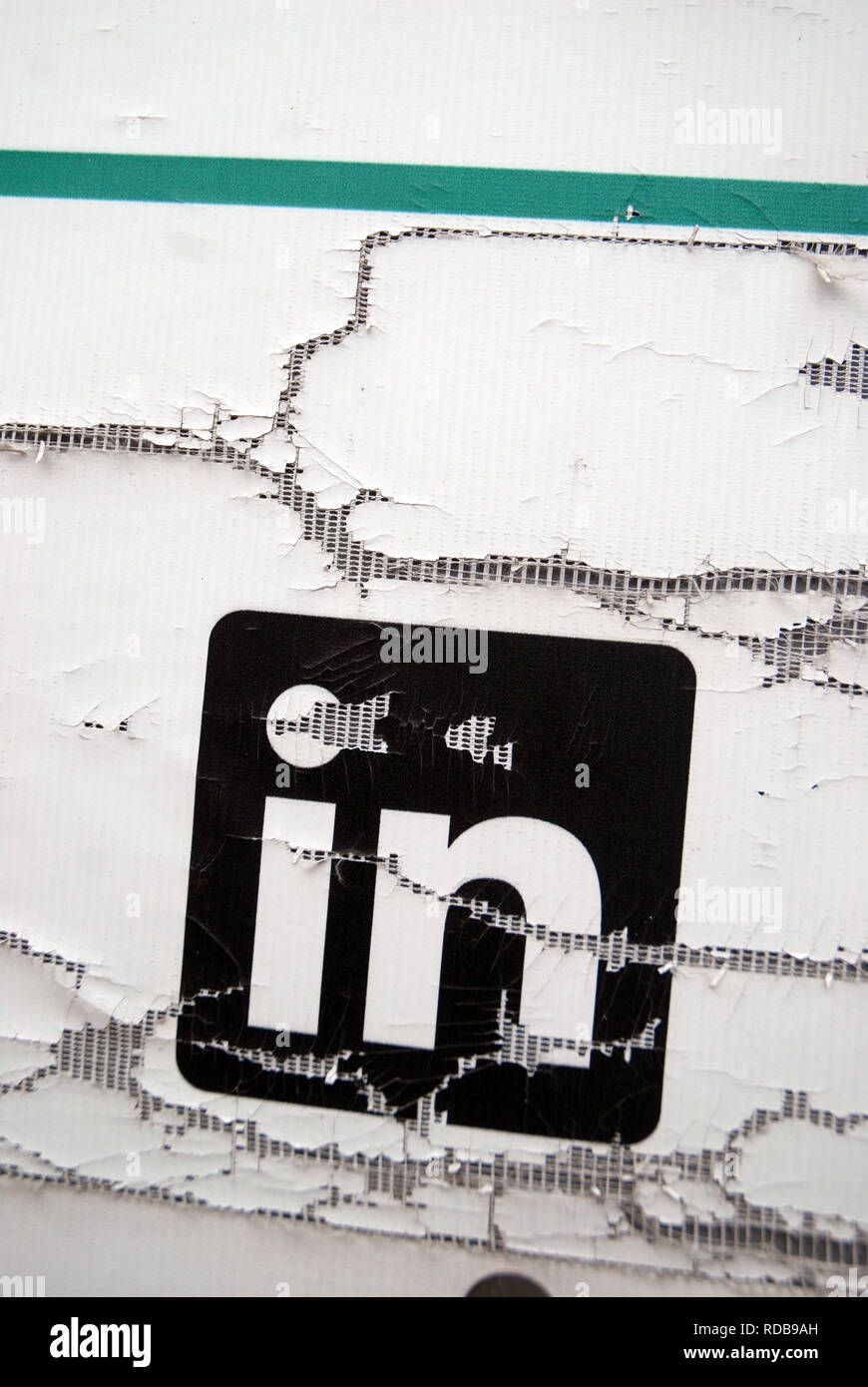 Ancienne affiche de Linkedin Logo, Portsmouth, Royaume-Uni. Banque D'Images