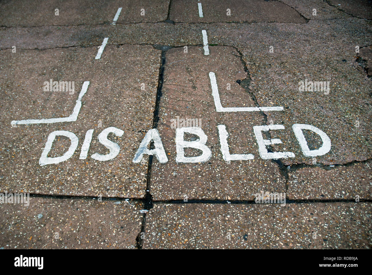 Mobilité inscription peinte sur le Road, Portsmouth, Hampshire, Grande Bretagne. Banque D'Images