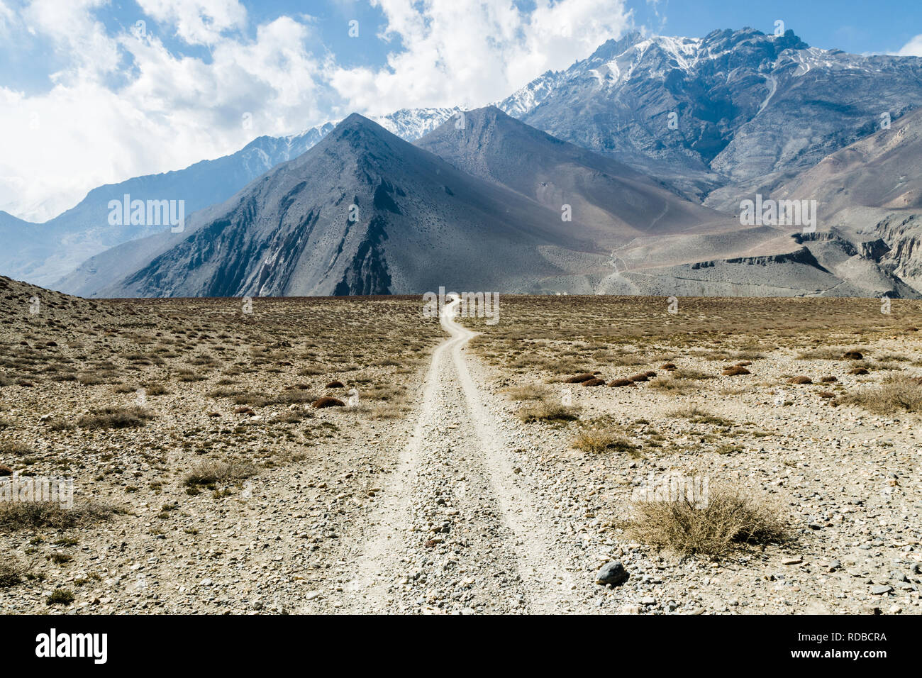 Route de terre sur Muktinath à Kagbeni, sentier du circuit de l'Annapurna, Népal Banque D'Images