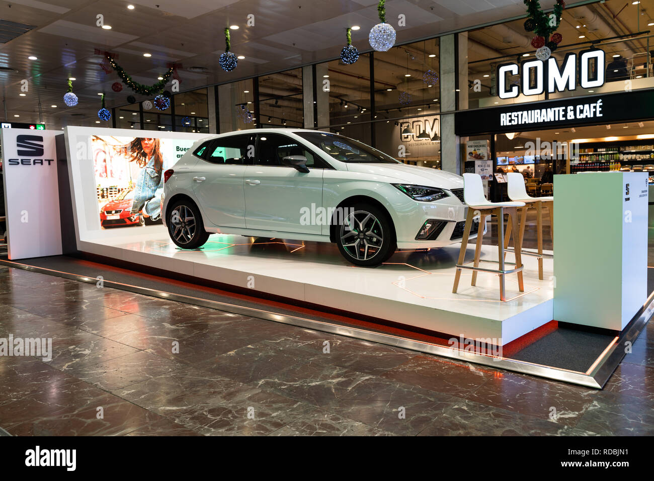 Seat Ibiza modèle 2019 stand à la gare Sants de Barcelone, la publicité, les ventes de voitures. Barcelone, ​​Spain Banque D'Images