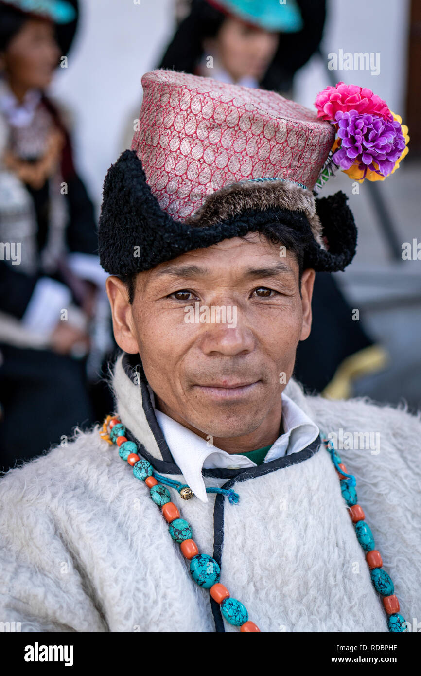 Le Ladakh, Inde - 4 septembre 2018 : Portrait d'un homme d'origine indienne en vêtements traditionnels sur festival à Ladakh. Rédaction d'illustration. Banque D'Images
