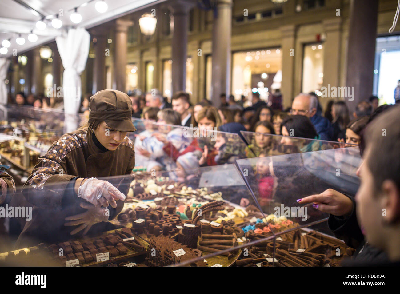 TURIN, ITALIE - 11 NOVEMBRE 2018 : Les organisateurs du festival de chocolat à Turin le 11 novembre 2018. Banque D'Images