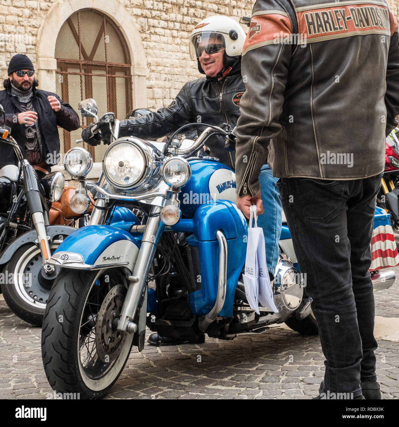 Rencontrez motos à Bari, Puglia, Italie Banque D'Images
