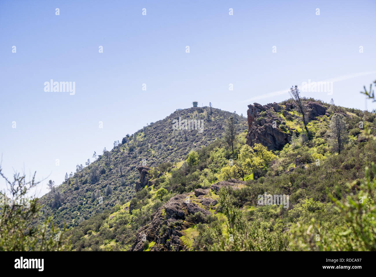 Vue vers le nord, Pic Chalone Pinnacles National Park, Californie Banque D'Images