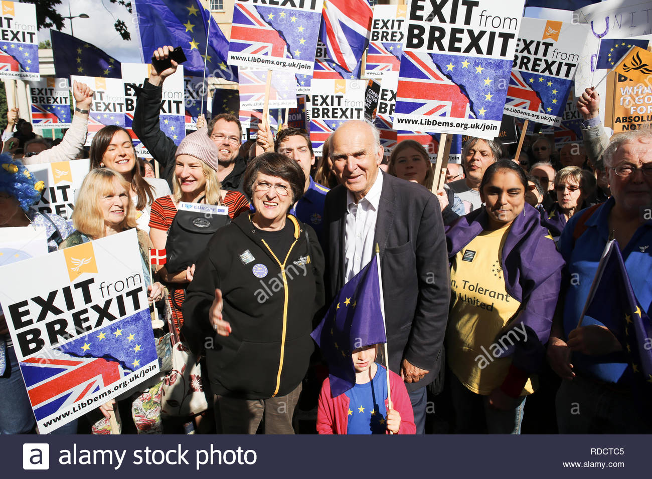 Les participants à un Brexit mars à Westminster pour le rallye d'attente pour commencer à Londres. Banque D'Images