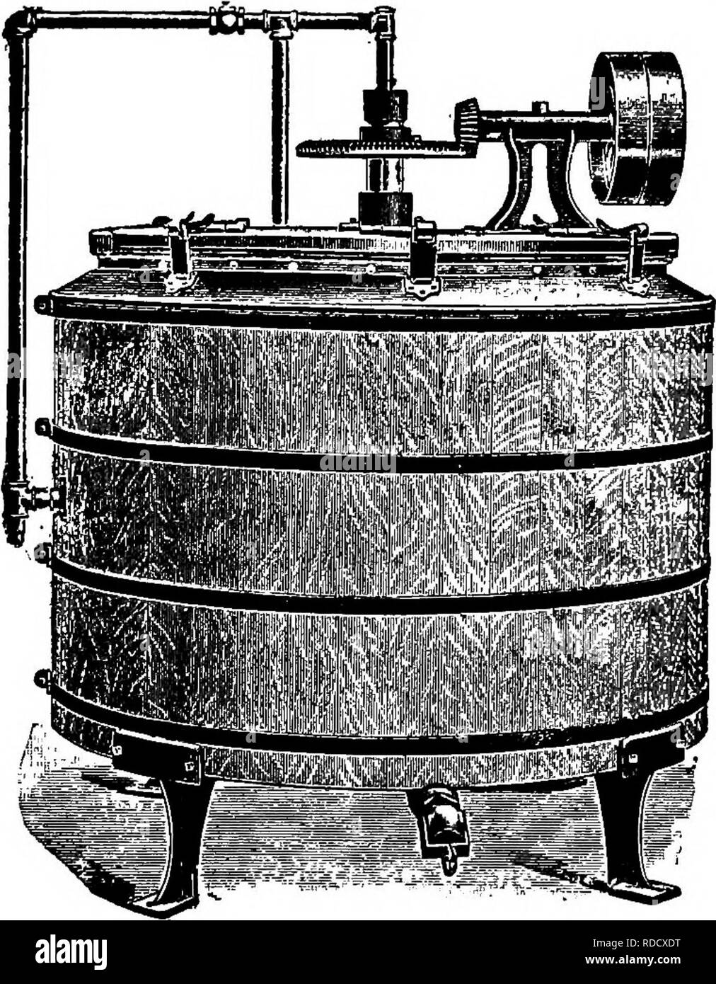 . Principes et pratiques de beurre de décisions : un traité sur les propriétés chimiques et physiques du lait et de ses composants, le traitement du lait et de la crème, et la fabrication de beurre en découlent . Le beurre, le lait. Crème-MATURATION. 193, avant de produire le beurre avec une bonne conservation il devient essentiel d'exclure ou de supprimer toute qui gemis se détériorer le beurre. Il n'est pas de si grande importance pour exclure les germes qui ne blesse pas le maintien de la qualité du beurre. Les germes qui produisent de l'acide lactique ne provoquent pas de détérioration directe de beurre. Cela a été démontré par Jensen.* Quand la crème a b Banque D'Images