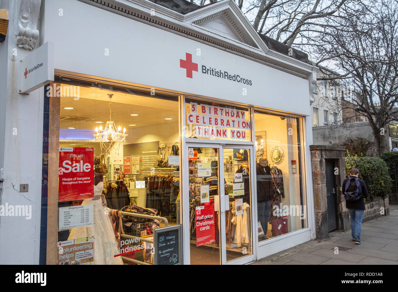 Magasin de magasin de la Croix-Rouge britannique dans Stockbridge High Street, Édimbourg, Écosse, Royaume-Uni Banque D'Images