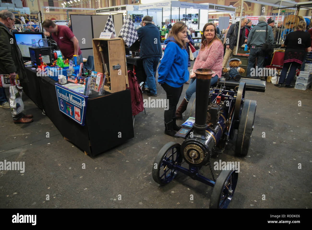 Londres, Royaume-Uni. 18 janvier, 2019. L'ingénierie des modèles Londres Exposition montre l'éventail complet de la modélisation de l'ingénierie des modèles traditionnels, les locomotives à vapeur et les moteurs de traction jusqu'à la cuisine plus moderne, y compris des camions, bateaux, avions et hélicoptères comme sur "The One Show".Plus de plus de 50 clubs et associations étaient présents, voir de leurs membres travaillent et sont en concurrence pour remporter le prestigieux bouclier de la société. Au total, près de 2 000 modèles sont exposés.@Paul Quezada-Neiman/Alamy Live News Crédit : Paul/Quezada-Neiman Alamy Live News Banque D'Images