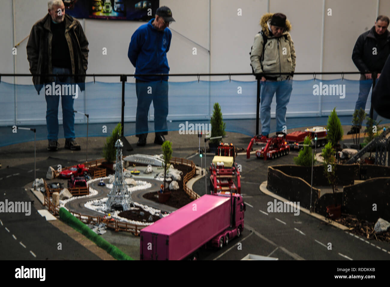 Londres, Royaume-Uni. 18 janvier, 2019. L'ingénierie des modèles Londres Exposition montre l'éventail complet de la modélisation de l'ingénierie des modèles traditionnels, les locomotives à vapeur et les moteurs de traction jusqu'à la cuisine plus moderne, y compris des camions, bateaux, avions et hélicoptères comme sur "The One Show".Plus de plus de 50 clubs et associations étaient présents, voir de leurs membres travaillent et sont en concurrence pour remporter le prestigieux bouclier de la société. Au total, près de 2 000 modèles sont exposés.@Paul Quezada-Neiman/Alamy Live News Crédit : Paul/Quezada-Neiman Alamy Live News Banque D'Images