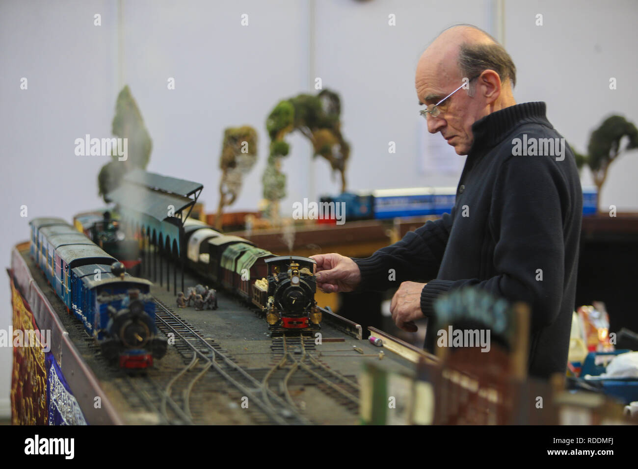 Londres, Royaume-Uni. 18 janvier, 2019. L'ingénierie des modèles Londres Exposition montre l'éventail complet de la modélisation de l'ingénierie des modèles traditionnels, les locomotives à vapeur et les moteurs de traction jusqu'à la cuisine plus moderne, y compris des camions, bateaux, avions et hélicoptères comme sur "The One Show".Plus de plus de 50 clubs et associations étaient présents, voir de leurs membres travaillent et sont en concurrence pour remporter le prestigieux bouclier de la société. Au total, près de 2 000 modèles sont exposés.@Paul Quezada-Neiman/Alamy Live News Crédit : Paul/Quezada-Neiman Alamy Live News Banque D'Images